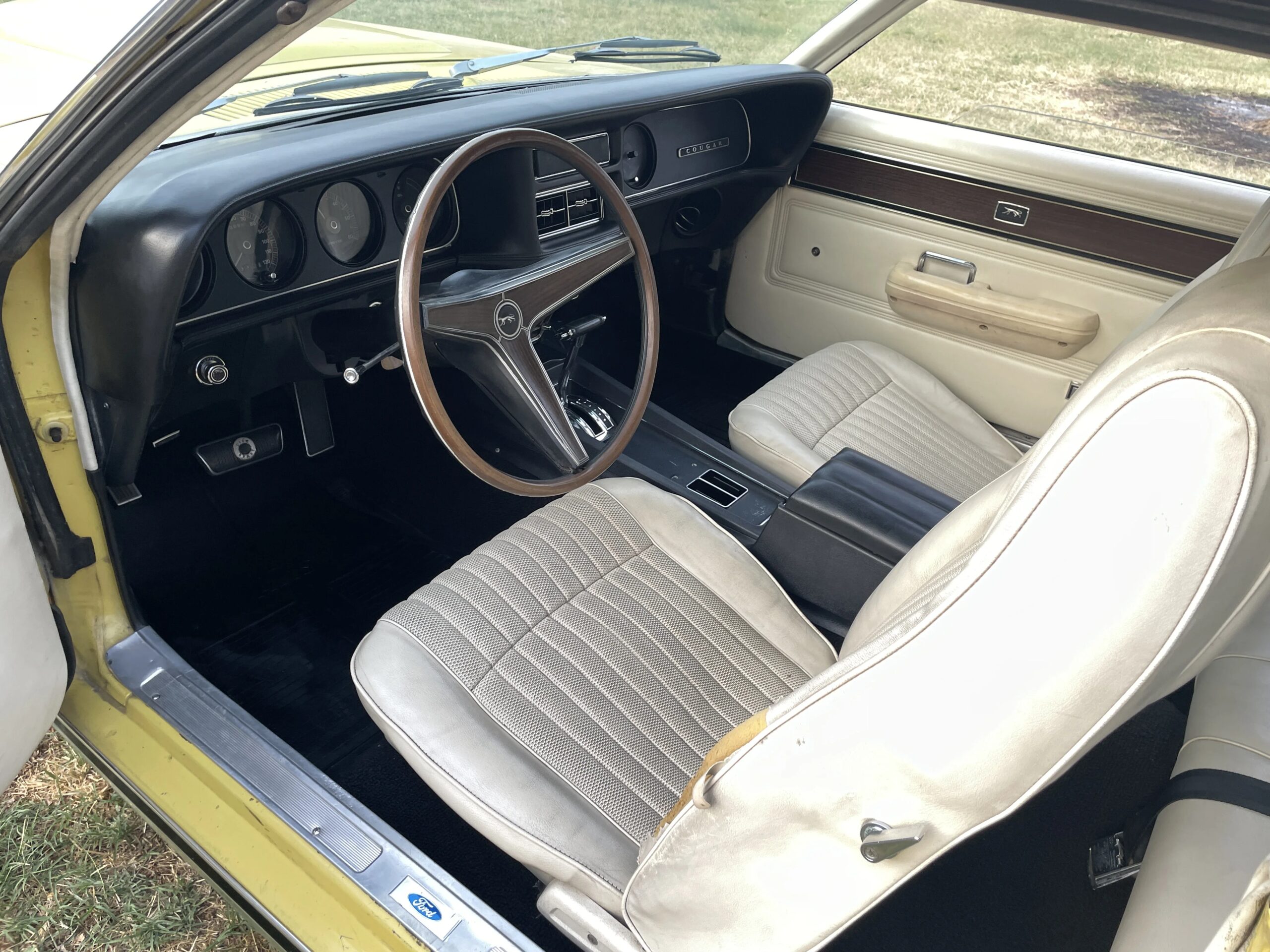 Mercury-Cougar-1969-Yellow-White-8