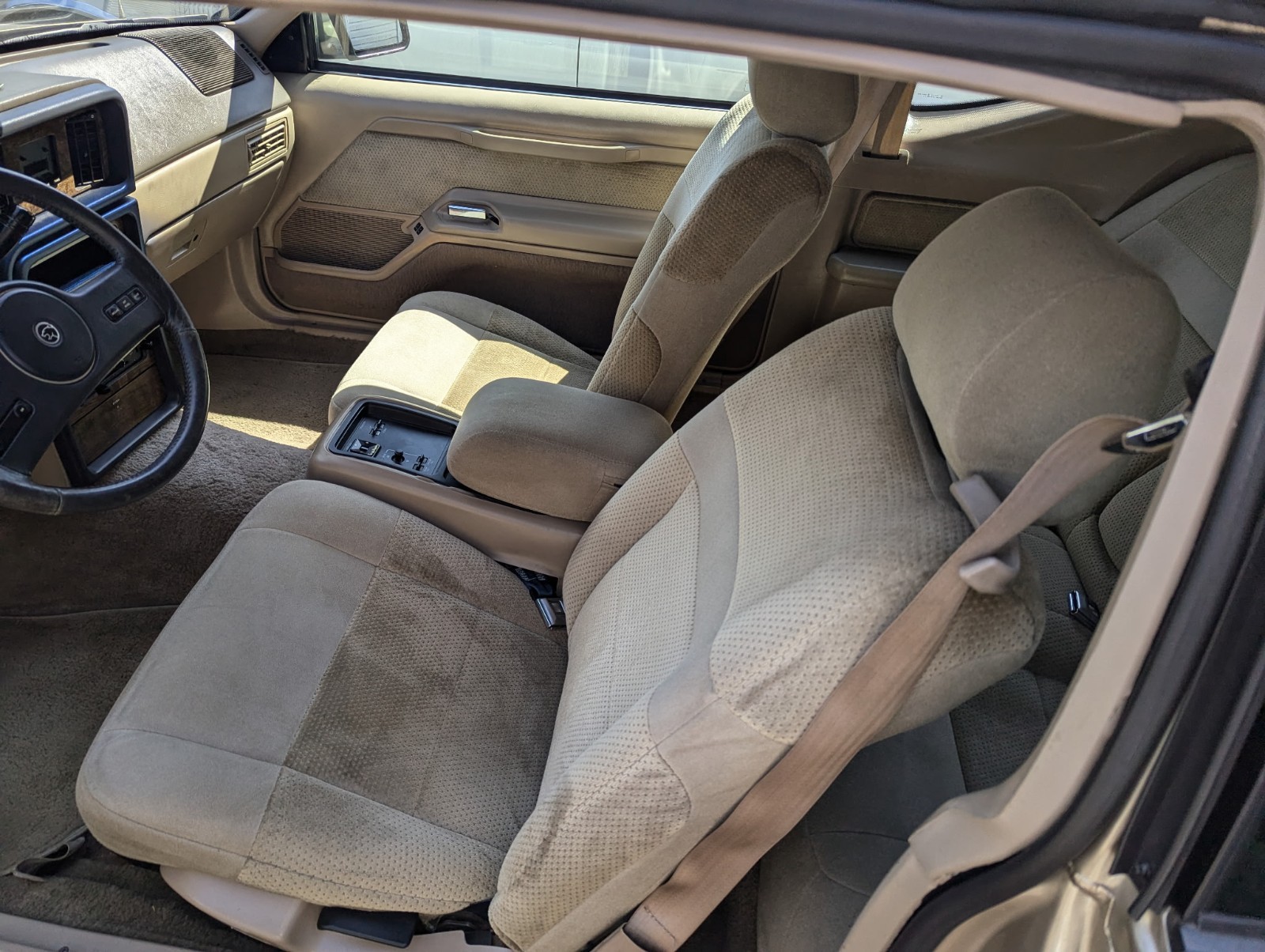 Mercury-Cougar-1988-Sedan-2
