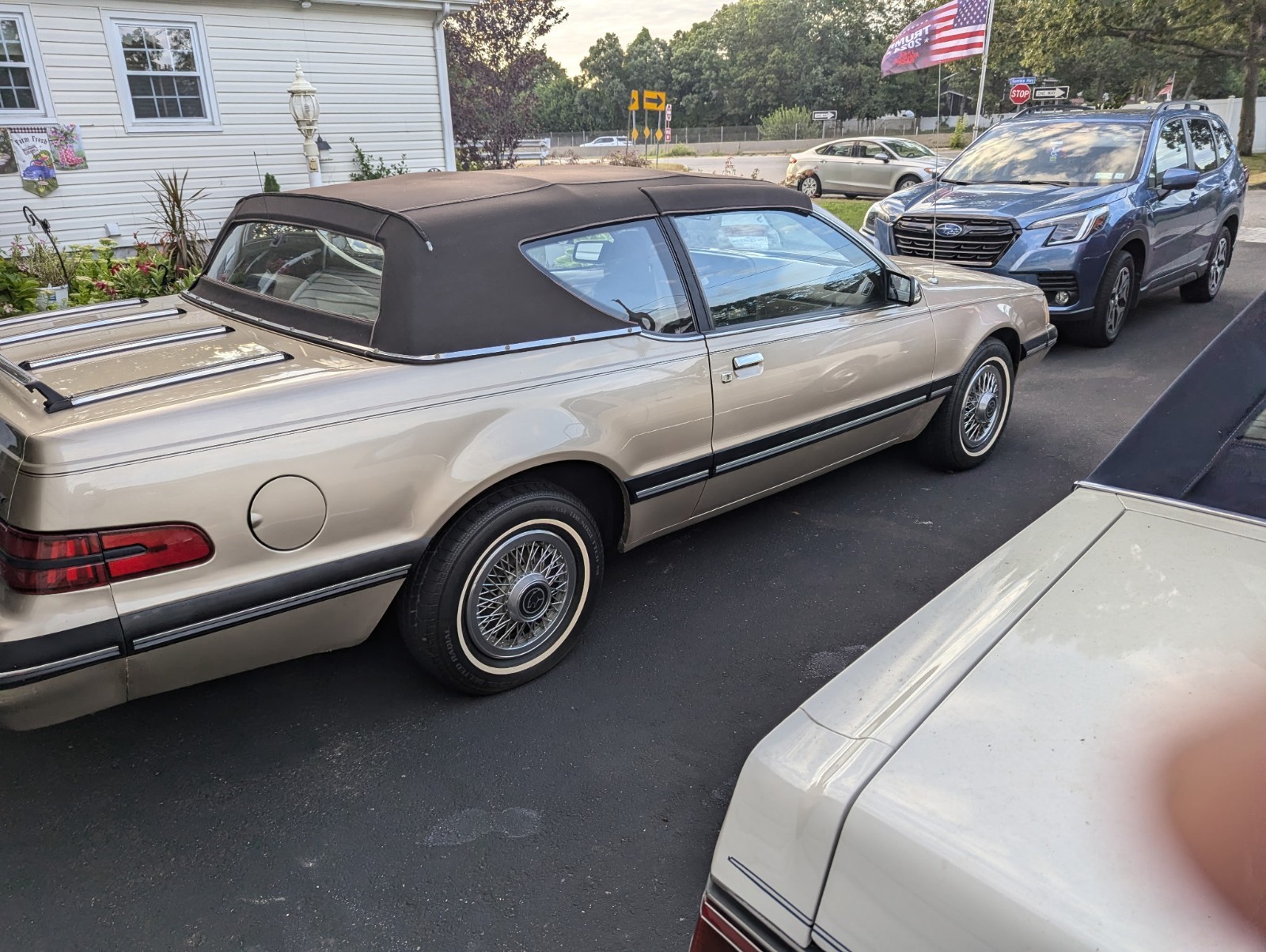 Mercury-Cougar-1988-Sedan-4