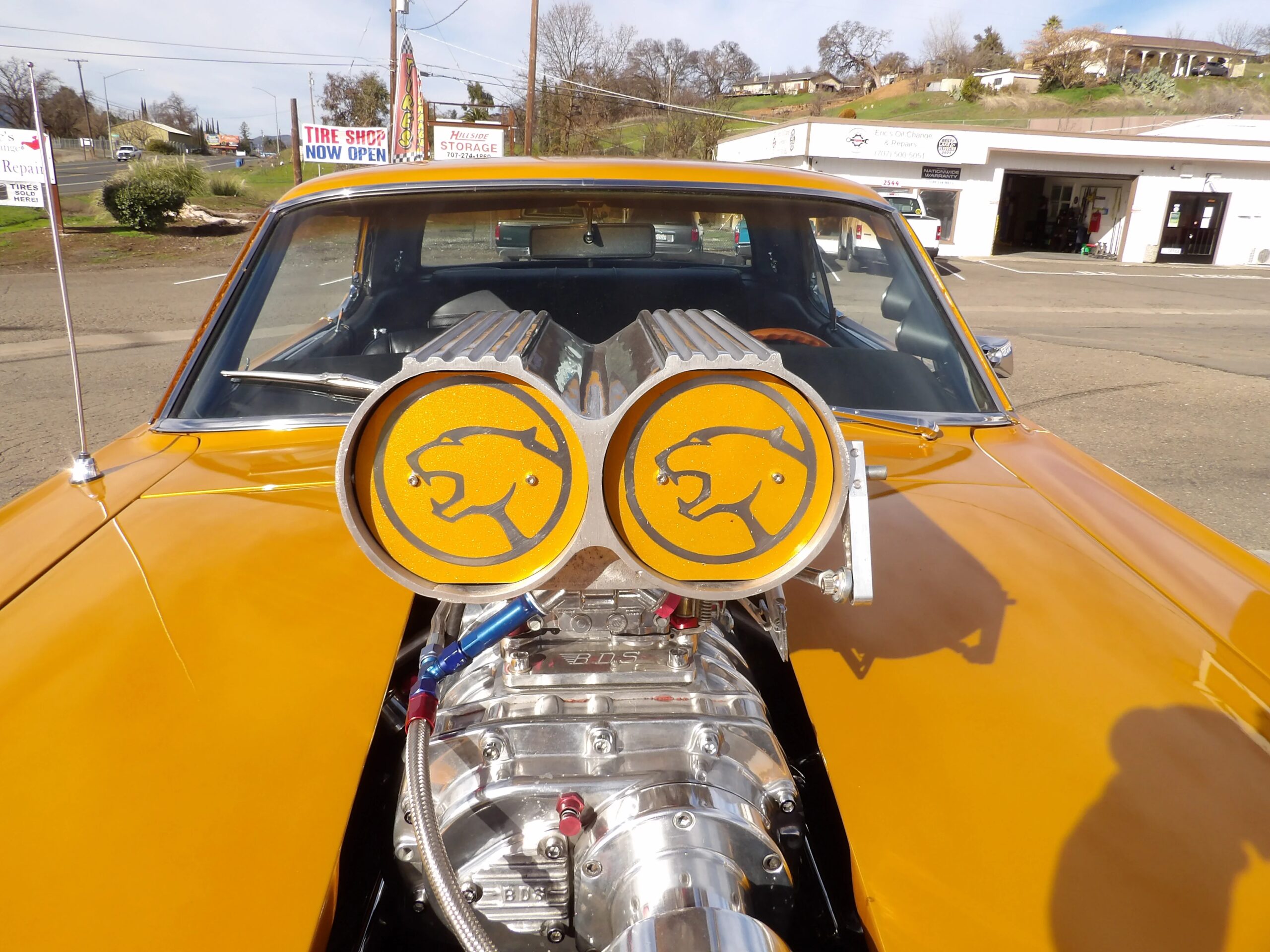 Mercury-Cougar-coupe-1967-Gold-Black-12