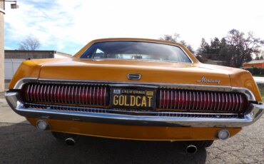 Mercury-Cougar-coupe-1967-Gold-Black-13