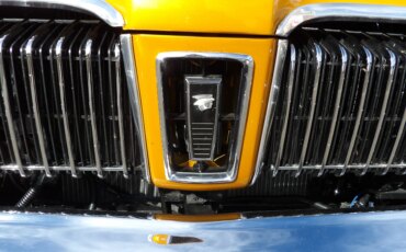 Mercury-Cougar-coupe-1967-Gold-Black-14