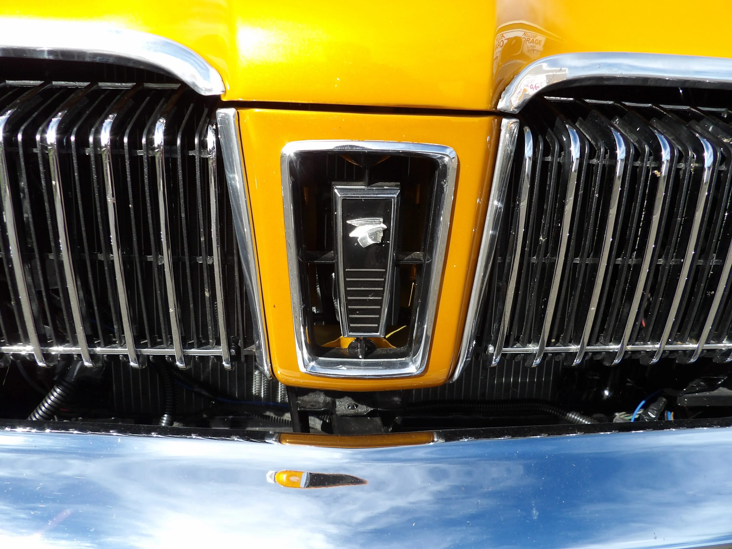 Mercury-Cougar-coupe-1967-Gold-Black-14