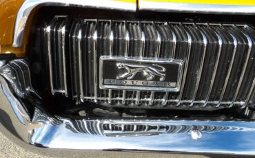 Mercury-Cougar-coupe-1967-Gold-Black-15