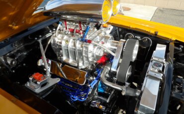 Mercury-Cougar-coupe-1967-Gold-Black-17