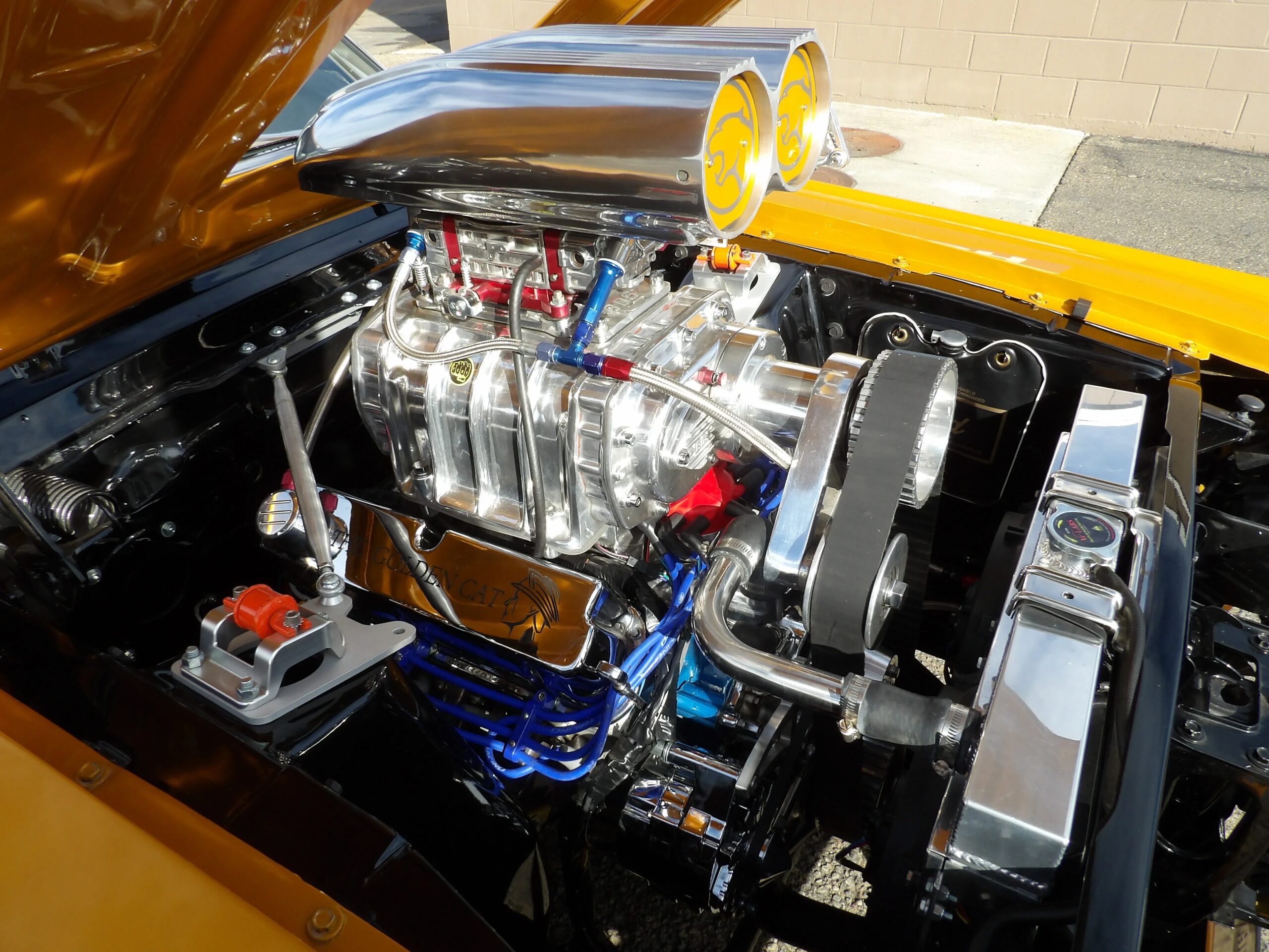 Mercury-Cougar-coupe-1967-Gold-Black-17