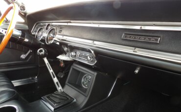 Mercury-Cougar-coupe-1967-Gold-Black-18