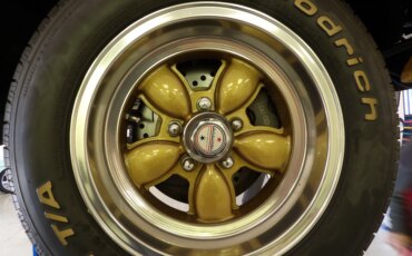Mercury-Cougar-coupe-1967-Gold-Black-20