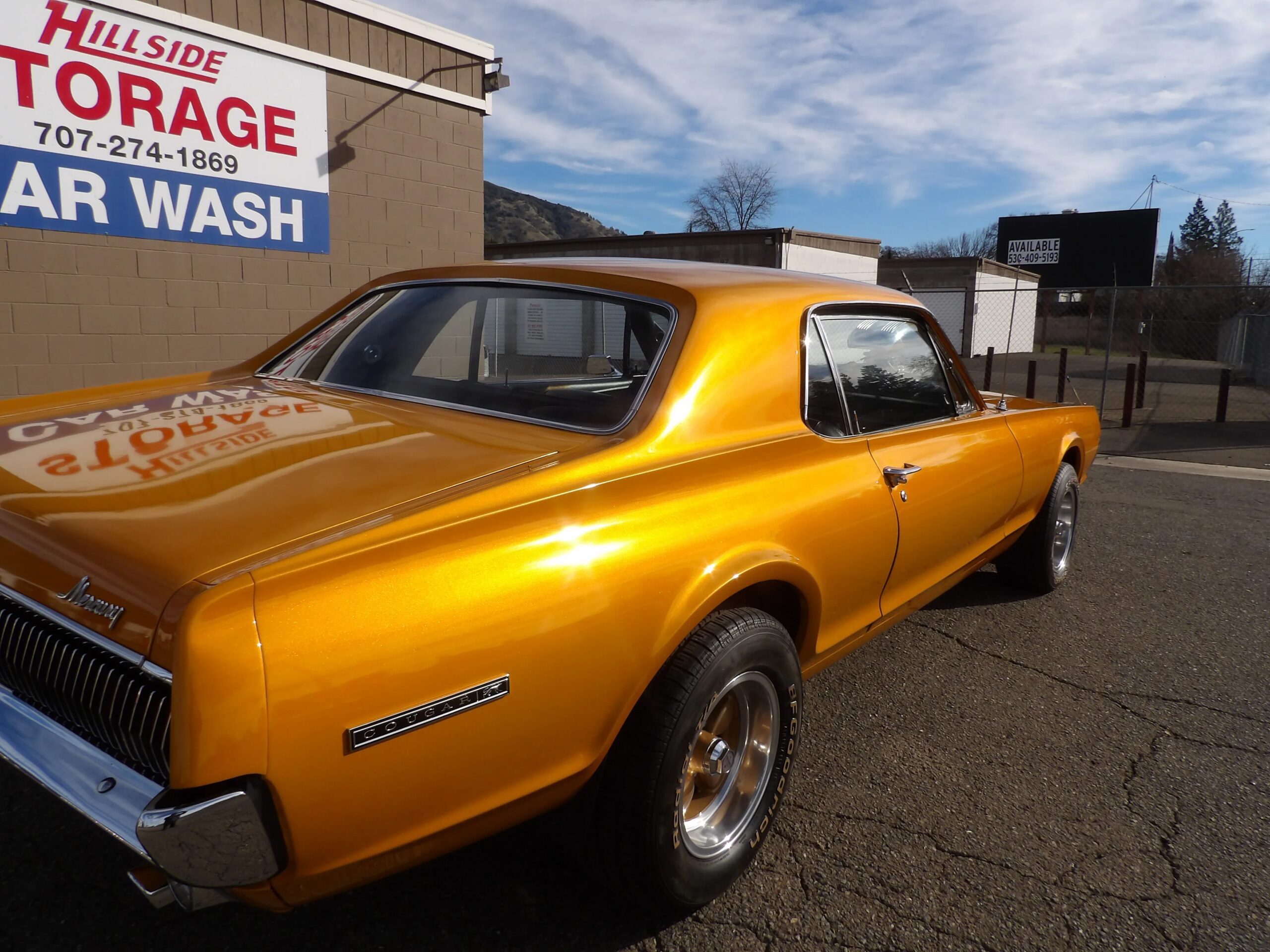 Mercury-Cougar-coupe-1967-Gold-Black-24
