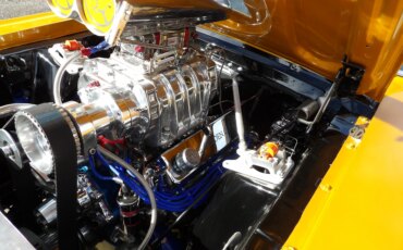 Mercury-Cougar-coupe-1967-Gold-Black-3