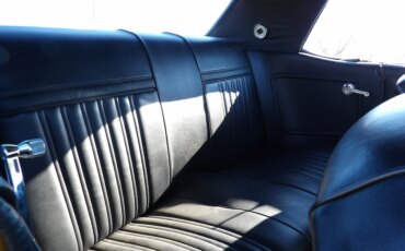 Mercury-Cougar-coupe-1967-Gold-Black-5