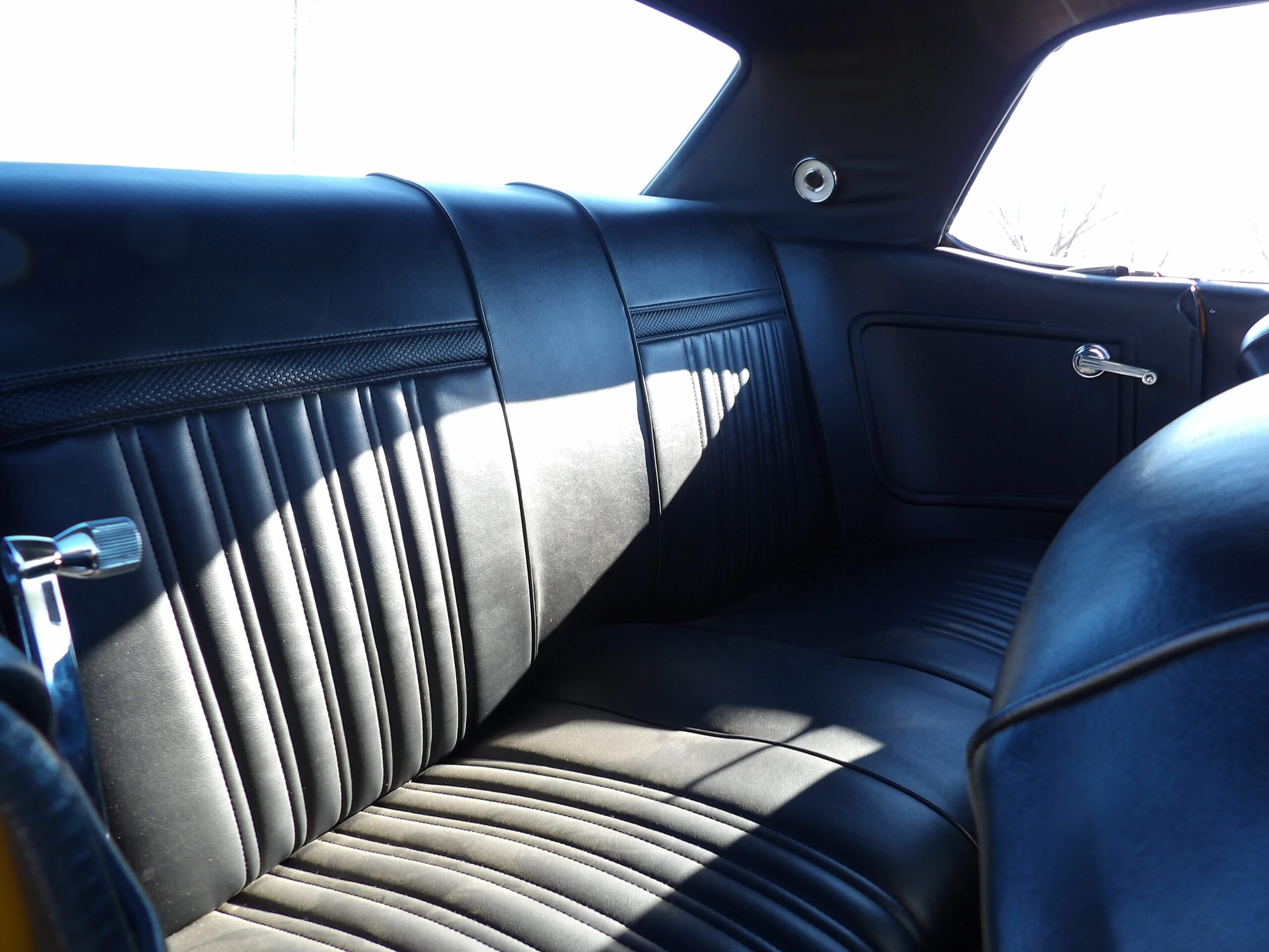 Mercury-Cougar-coupe-1967-Gold-Black-5