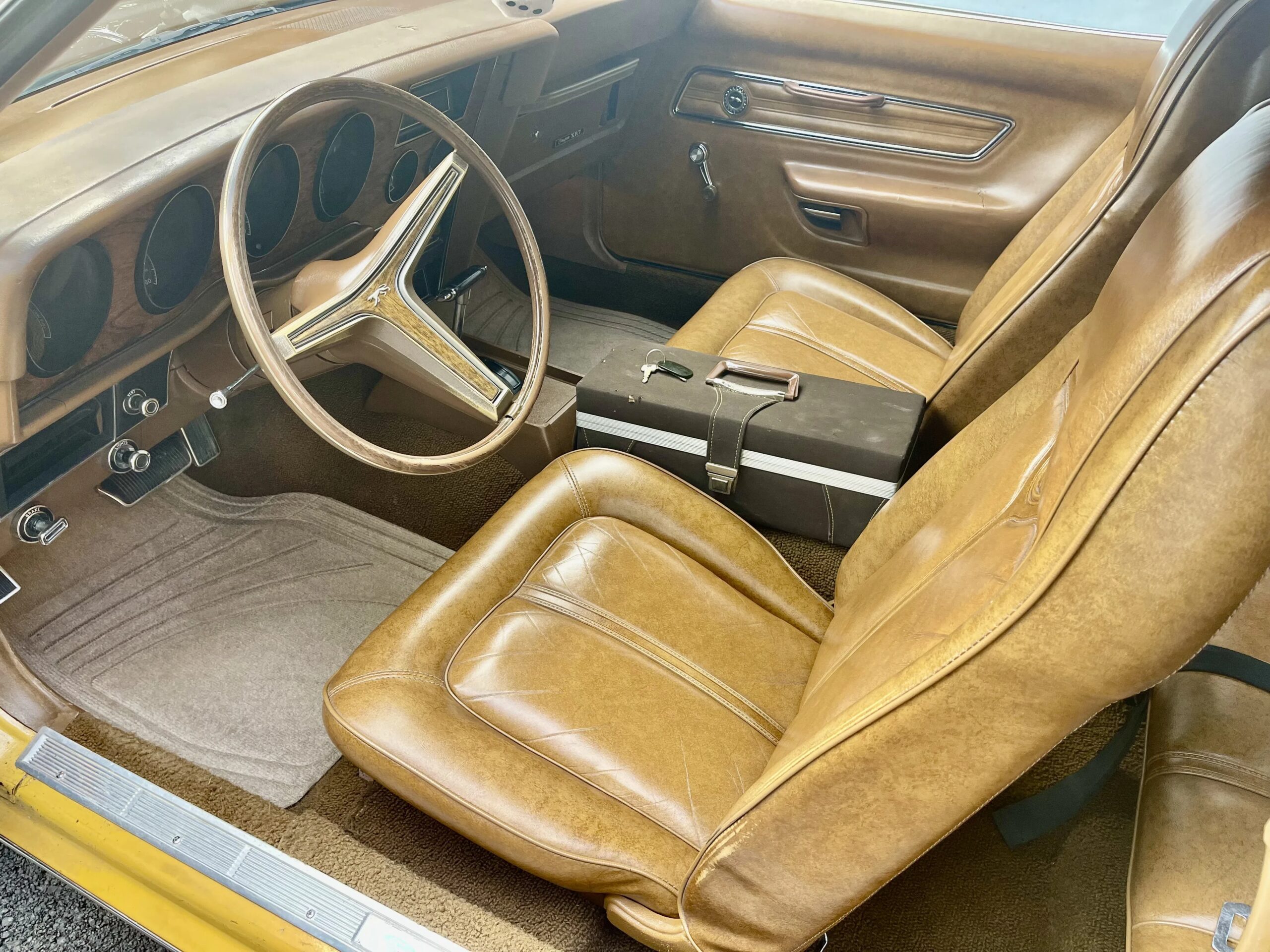 Mercury-Cougar-xr7-1971-Gold-Tan