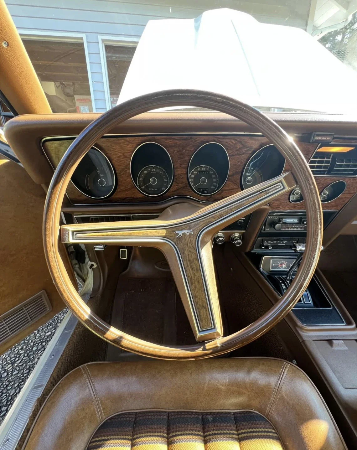 Mercury-Cougar-xr7-coupe-1973-White-Beige-11