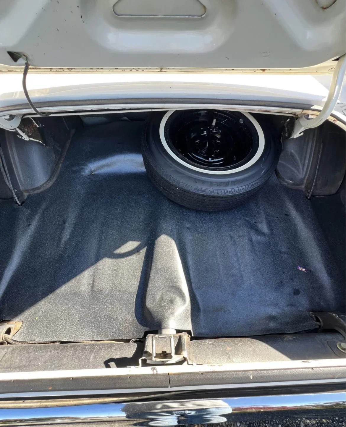 Mercury-Cougar-xr7-coupe-1973-White-Beige-5