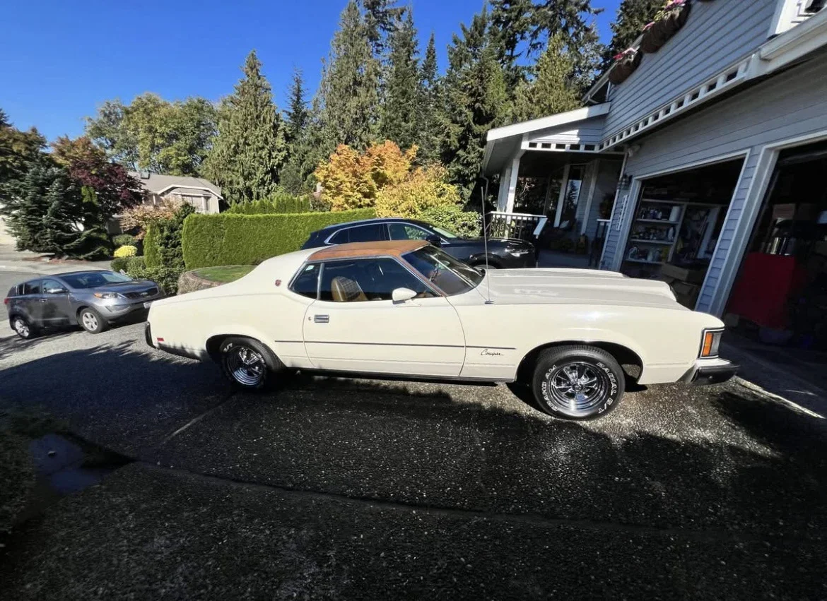 Mercury-Cougar-xr7-coupe-1973-White-Beige