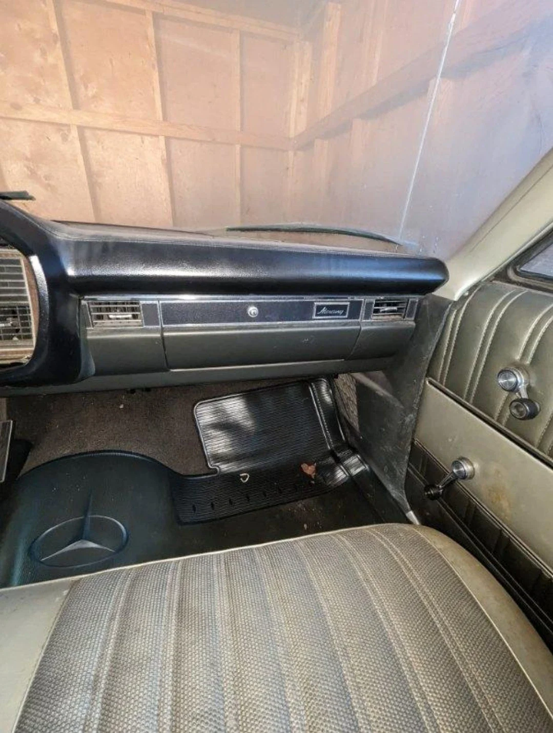 Mercury-Other-mercury-models-1968-Off-White-Black-20