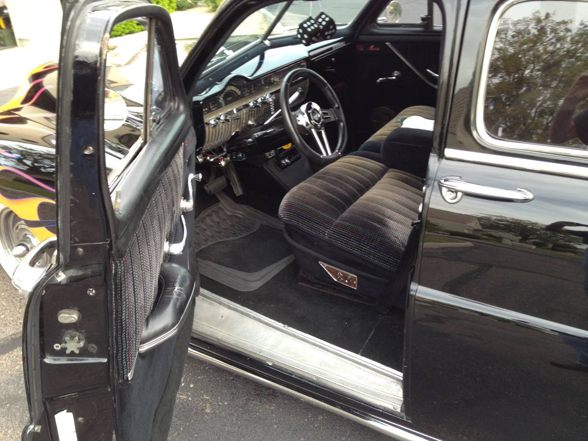 Mercury-deluxe-sedan-1950-black-3