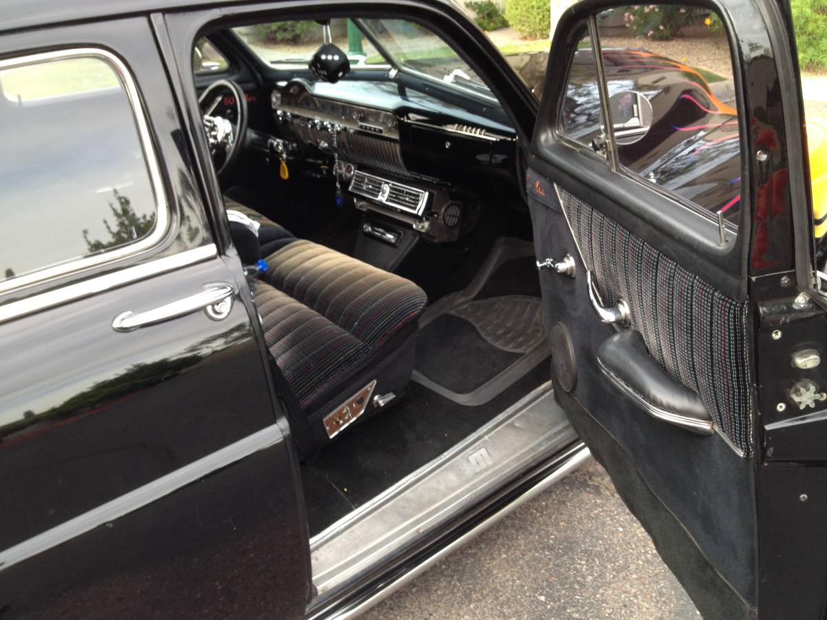 Mercury-deluxe-sedan-1950-black-5