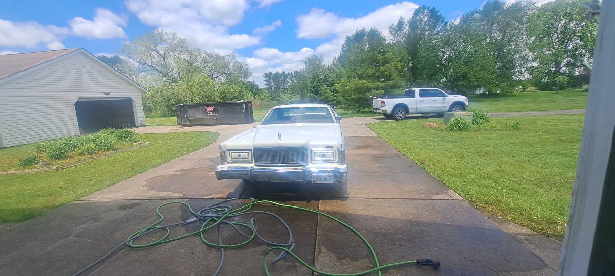 Mercury-grand-marquis-1977-white-2