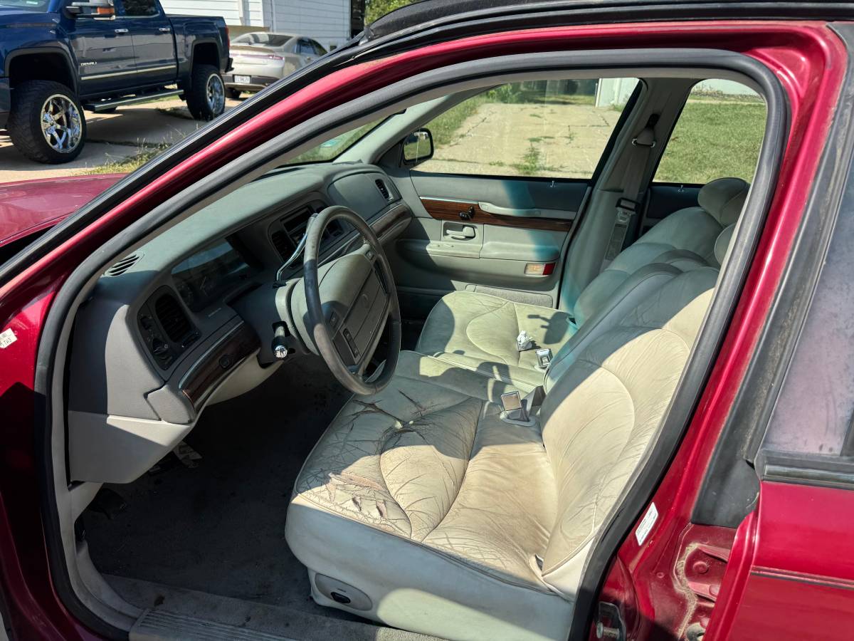 Mercury-grand-marquis-1995-red-12