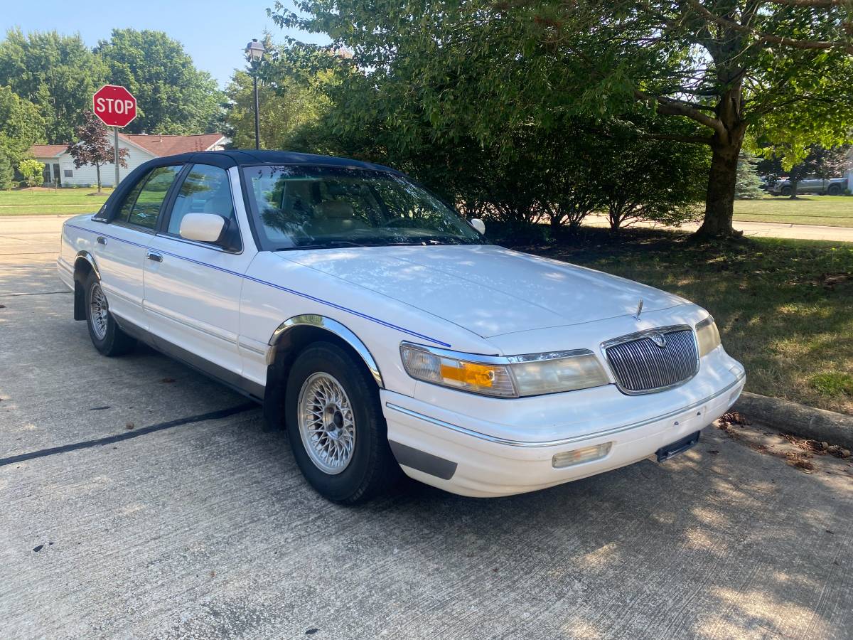 Mercury-grand-marquis-1995-white-2