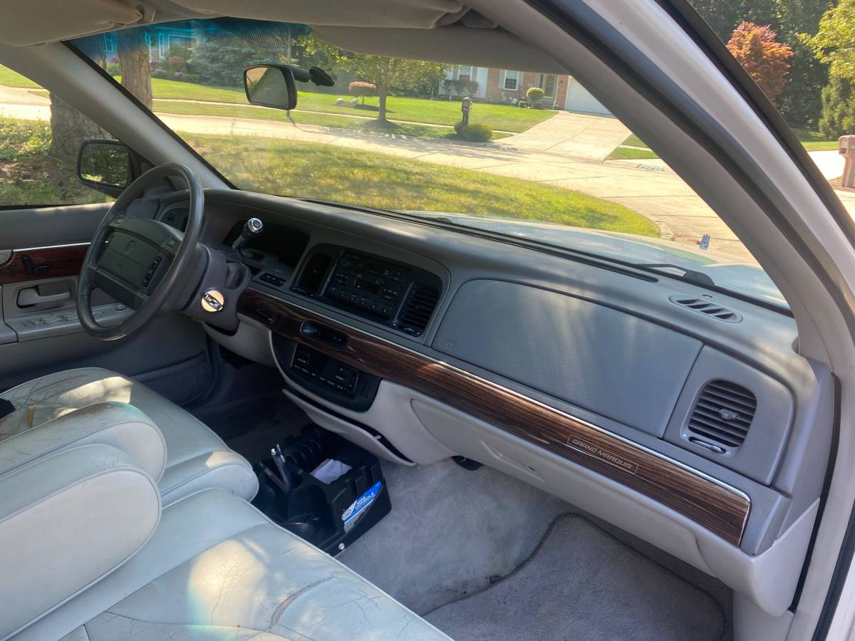 Mercury-grand-marquis-1995-white-4