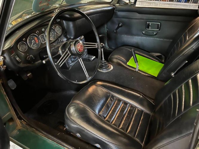 Mg-Mgb-1969-British-Racing-Green-Black-5
