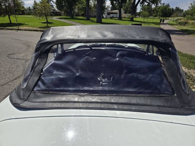Mg-Mgb-1977-White-Black-1