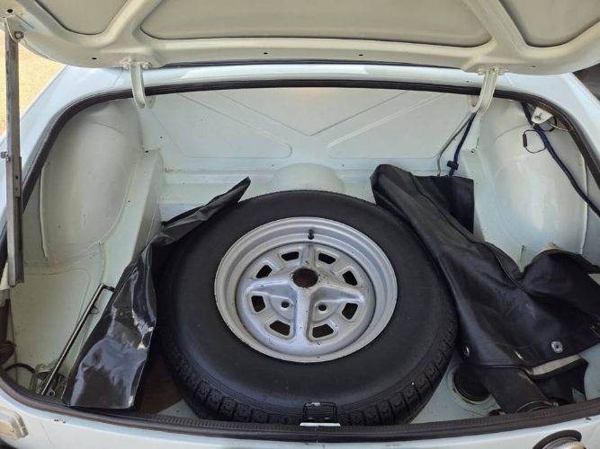 Mg-Mgb-1977-White-Black-14