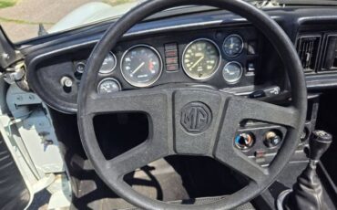 Mg-Mgb-1977-White-Black-15