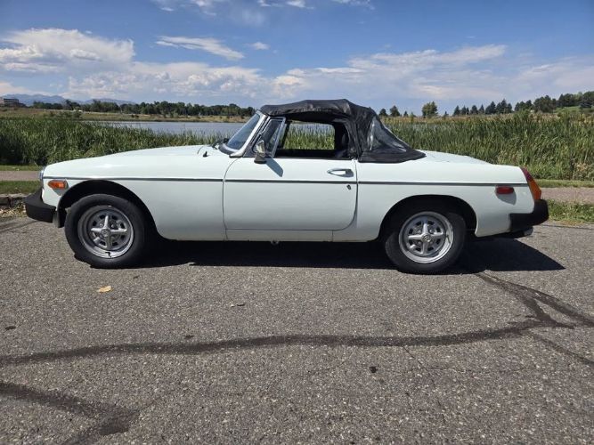 Mg-Mgb-1977-White-Black-16