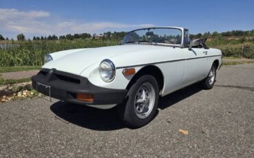 Mg-Mgb-1977-White-Black-17