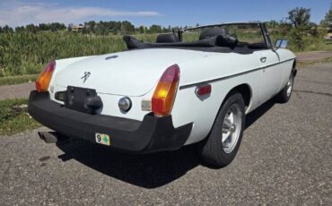 Mg-Mgb-1977-White-Black-19