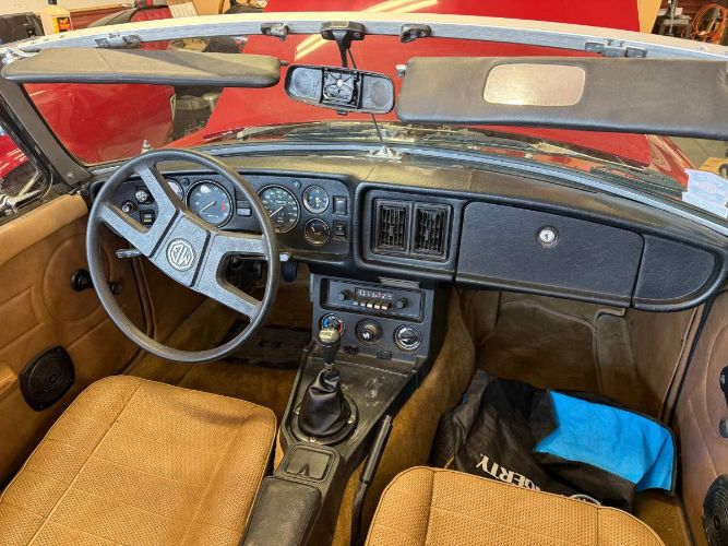 Mg-Mgb-1979-Red-9