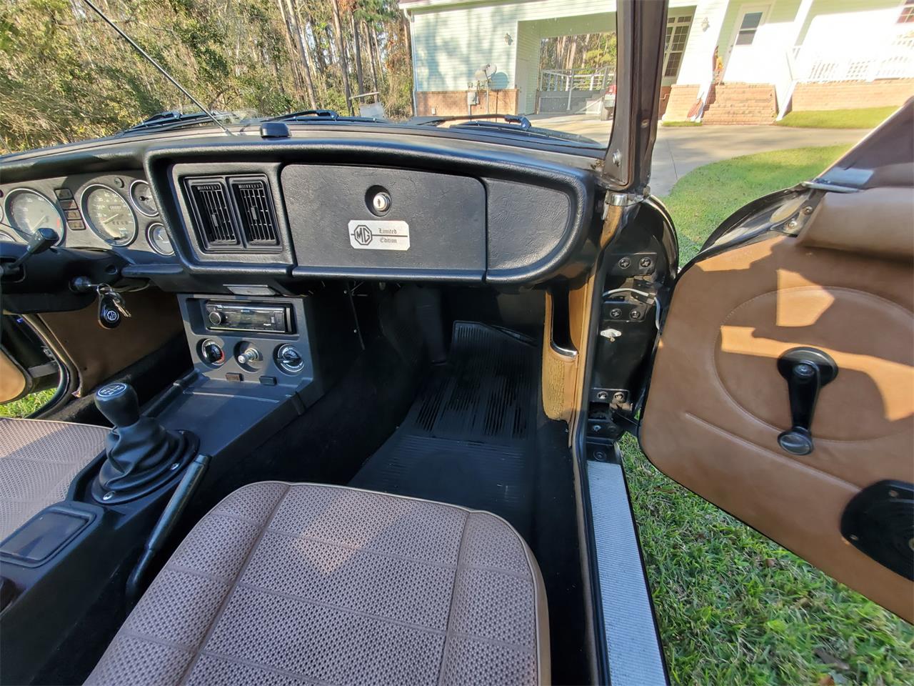Mg-Mgb-1980-Black-Tan-11