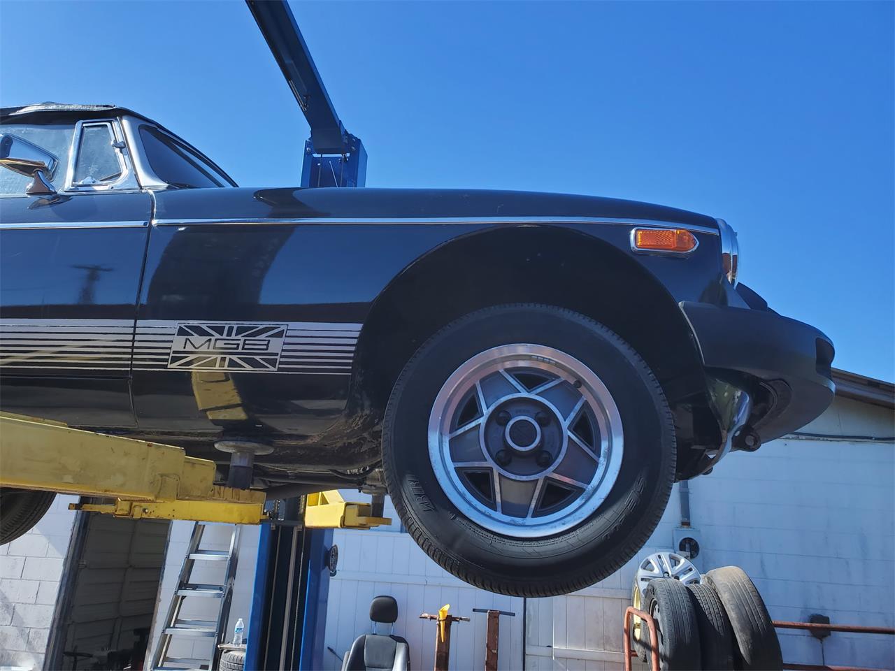 Mg-Mgb-1980-Black-Tan-17