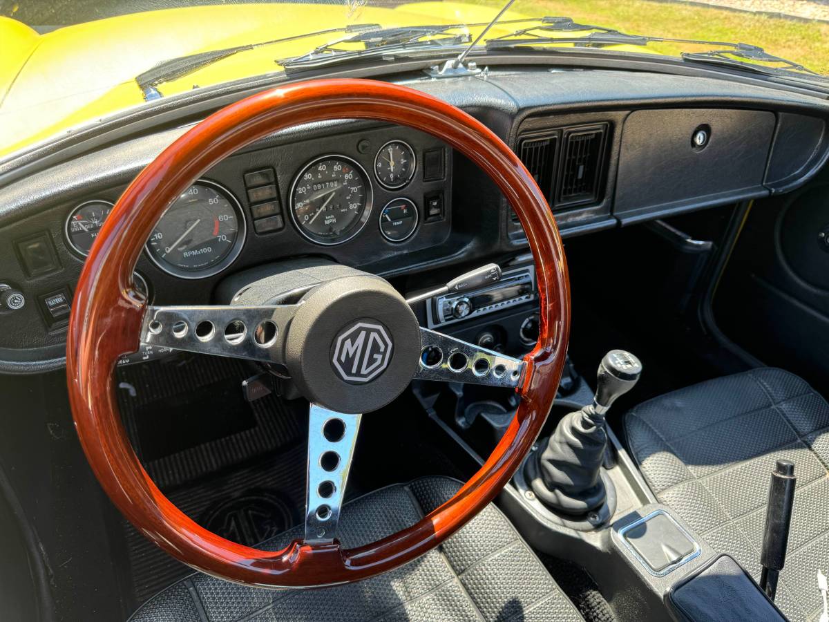 Mg-mgb-1980-yellow-2