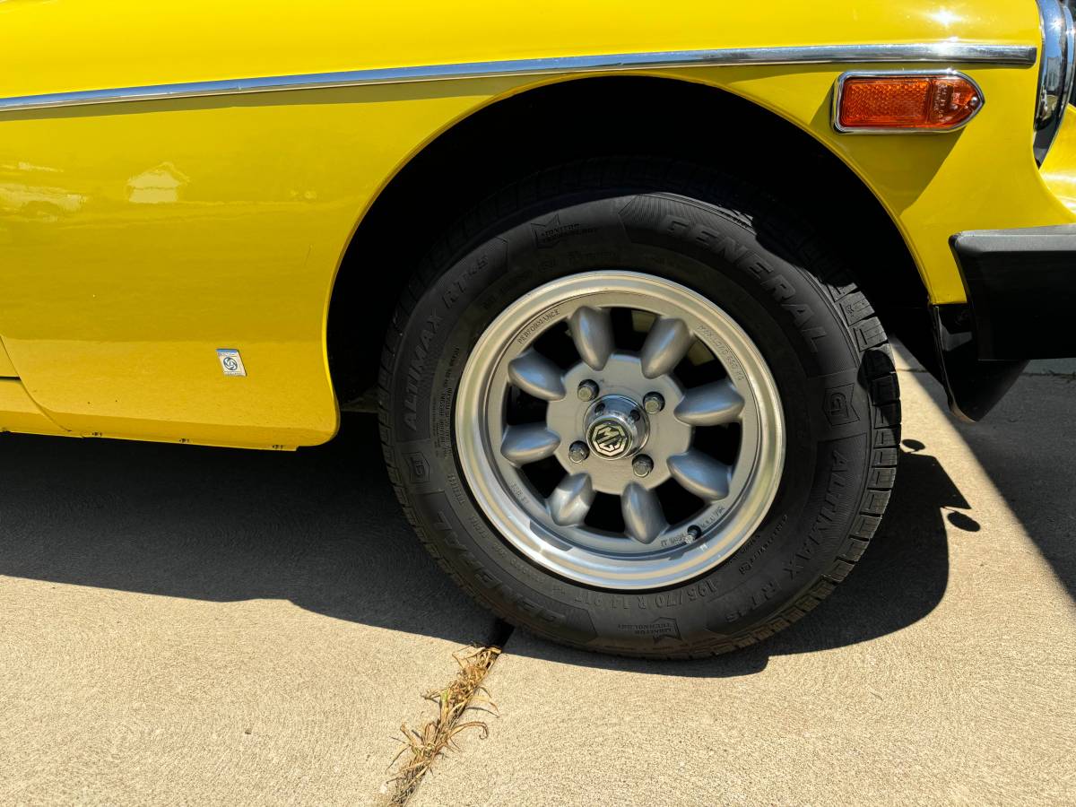 Mg-mgb-1980-yellow-8