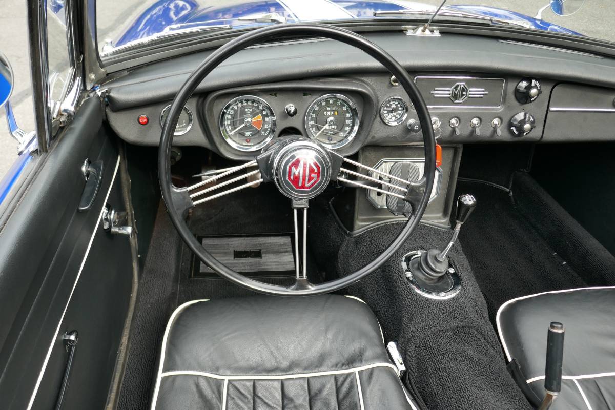 Mgb-convertible-1966-blue-11
