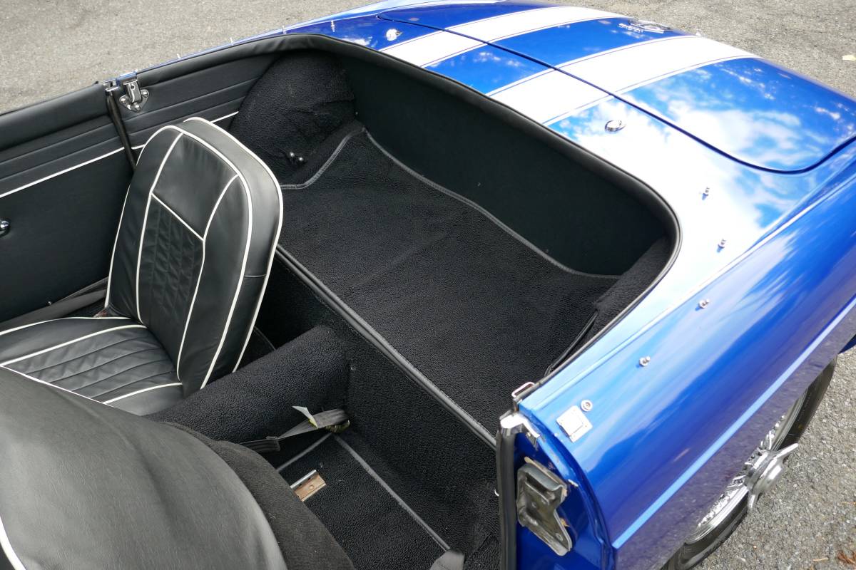 Mgb-convertible-1966-blue-13