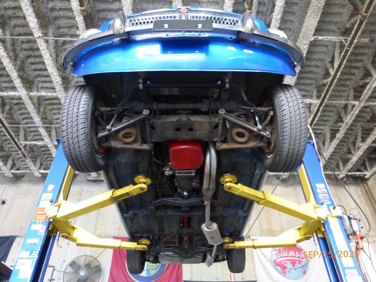 Mgb-convertible-1966-blue-18