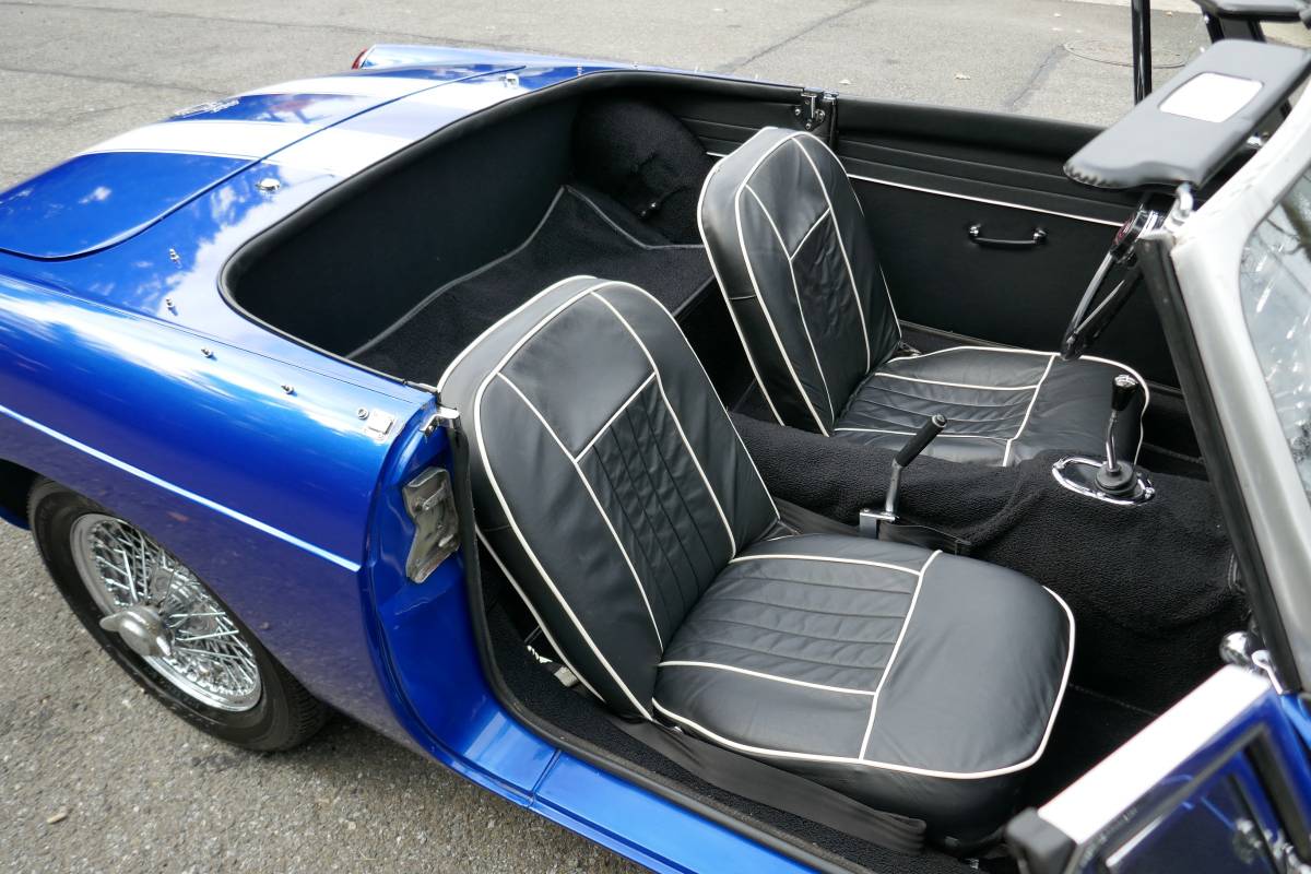 Mgb-convertible-1966-blue-20