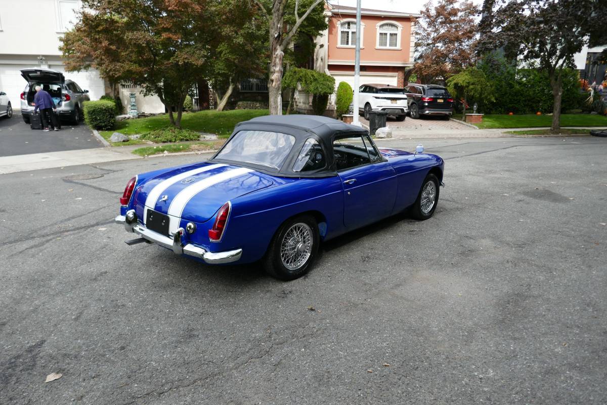 Mgb-convertible-1966-blue-5