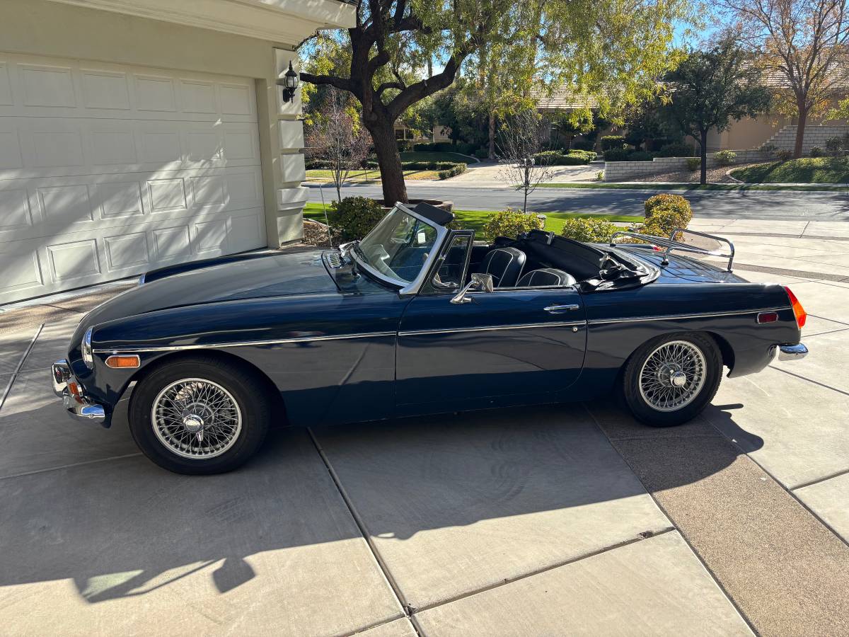 Mgb-convertible-1972-blue-9