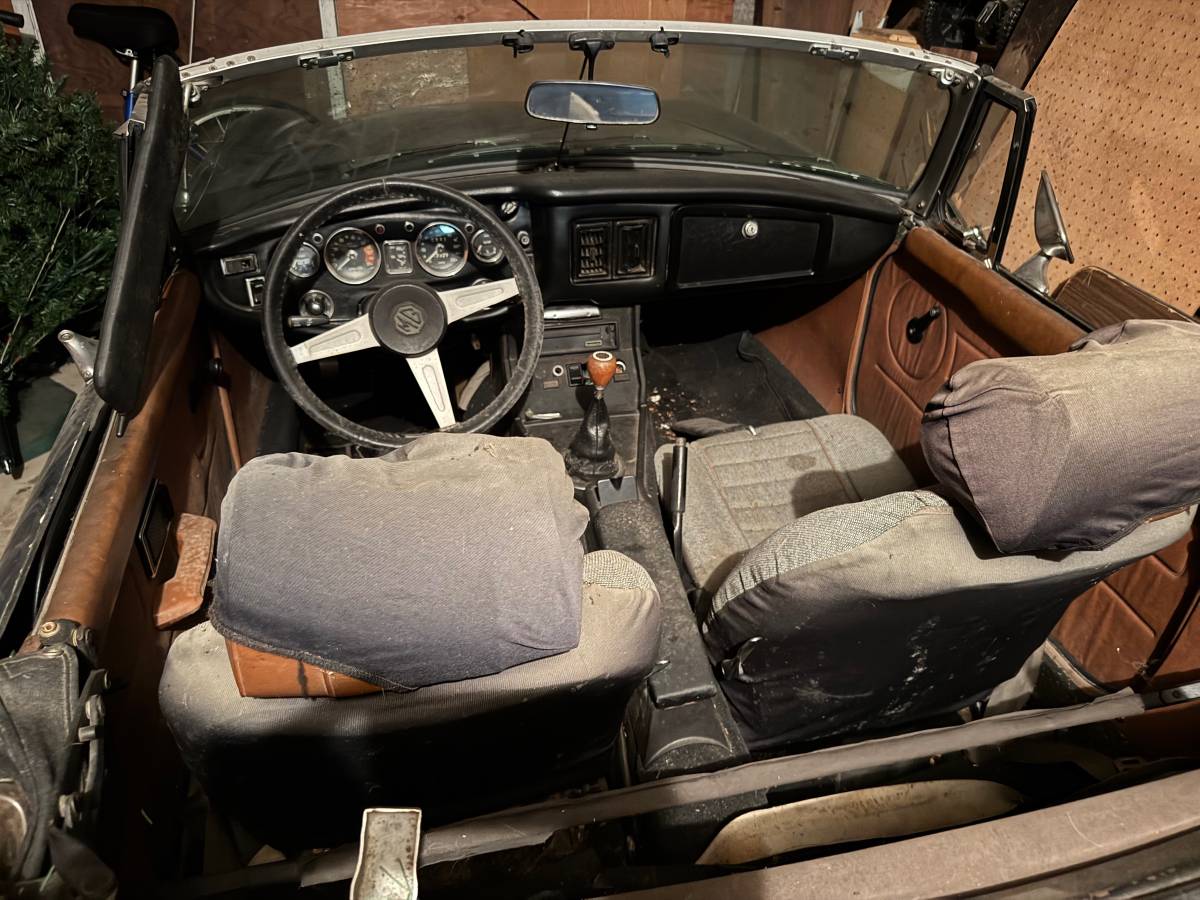 Mgb-convertible-1976-green-1