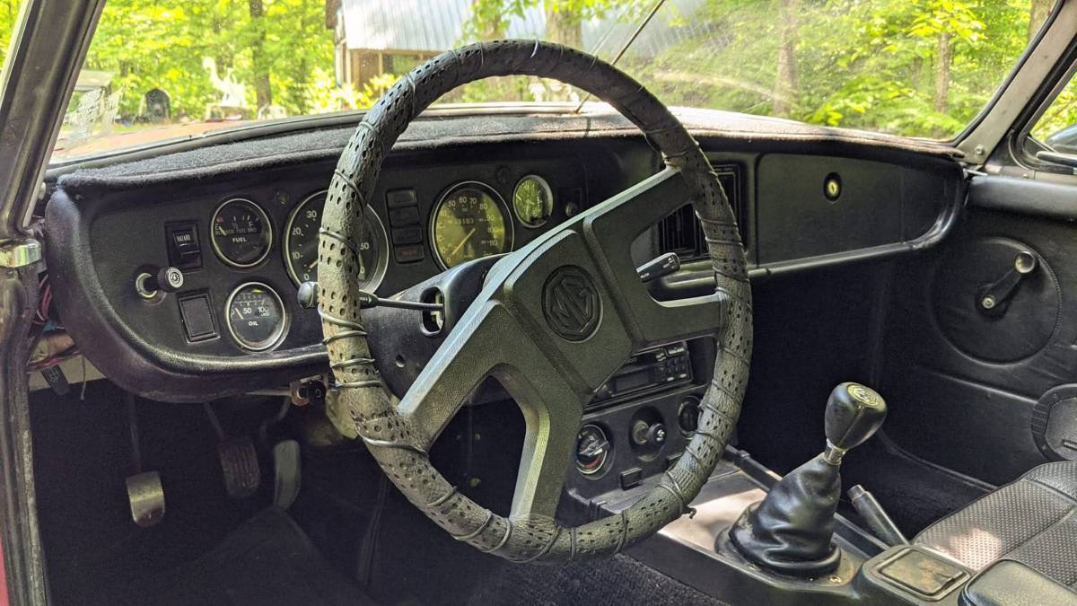 Mgb-convertible-1977-red-11