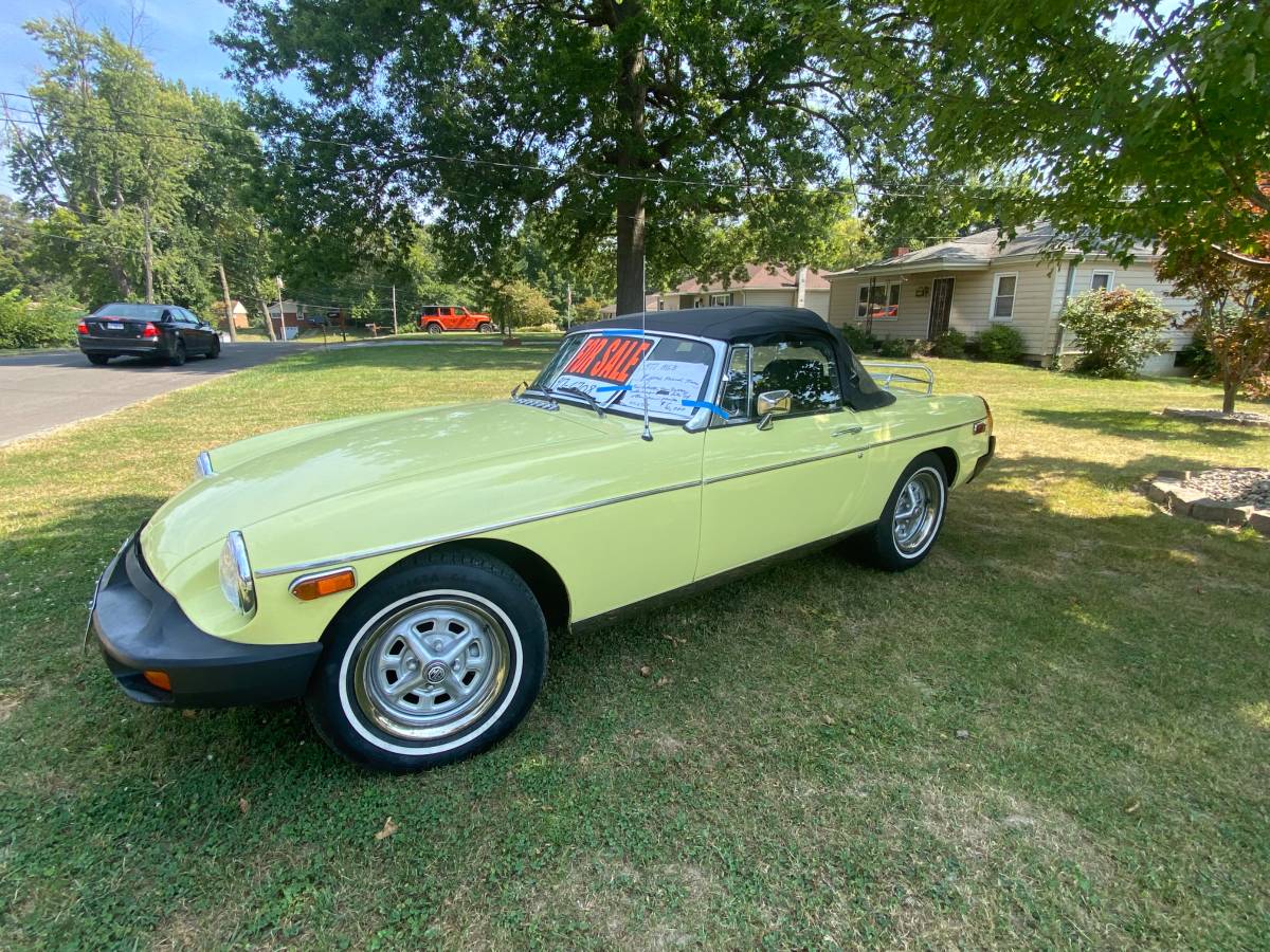 Mgb-convertible-1977-yellow-1