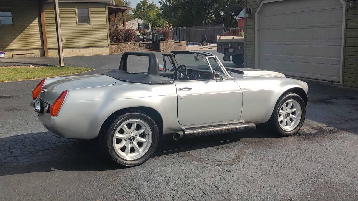 Mgb-convertible-1978-silver-10