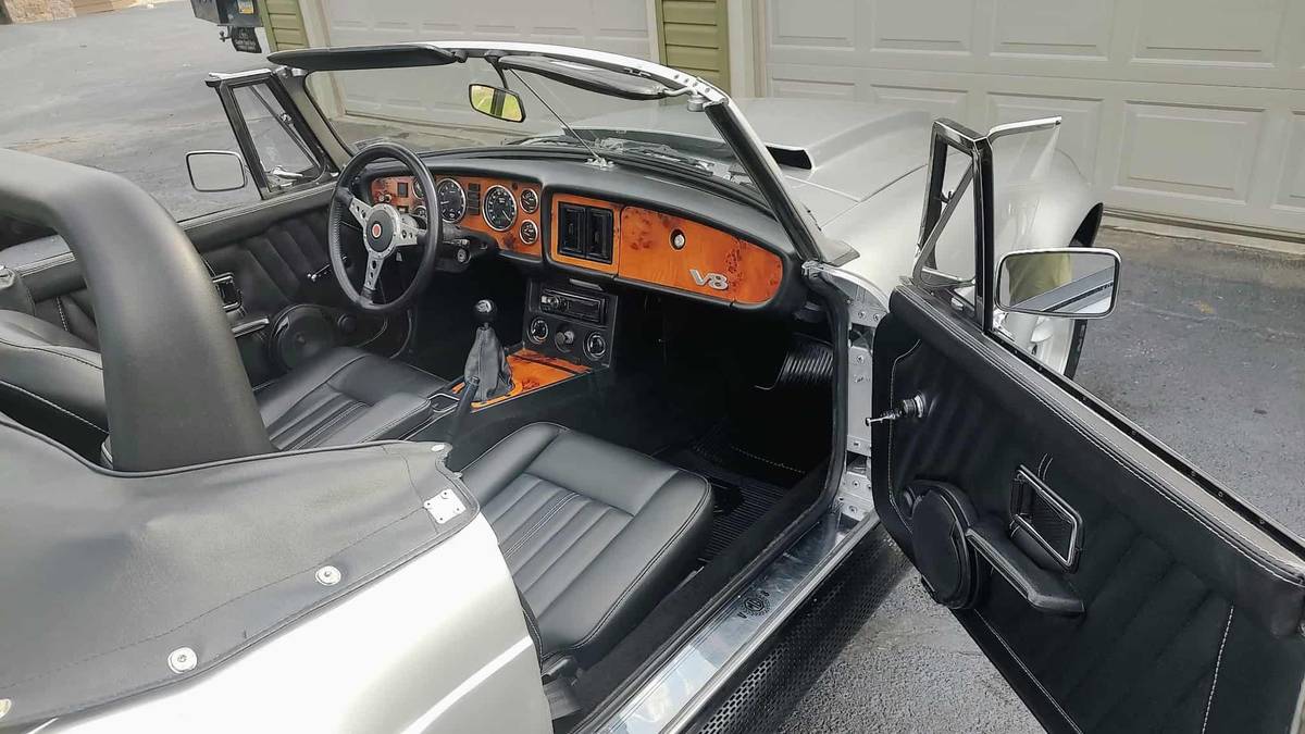 Mgb-convertible-1978-silver-14